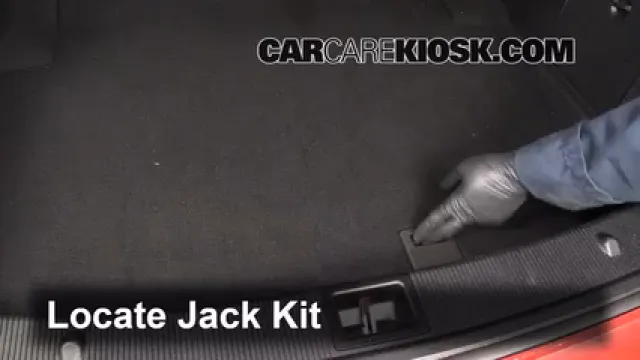 2010 Mercedes-Benz E350 3.5L V6 Coupe (2 Door) Levantar auto Usar el gato para levantar el auto